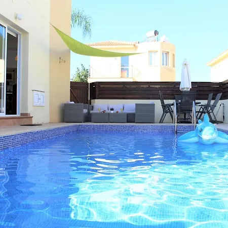 Natali In A Perfect Location * Paralimni