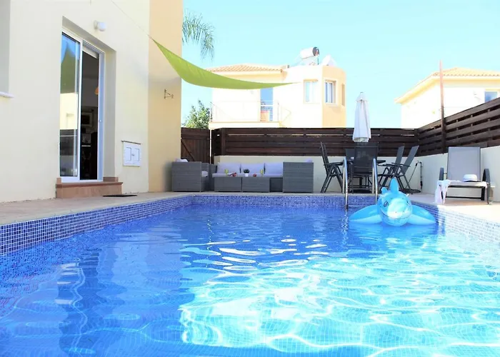 Natali In A Perfect Location * Paralimni